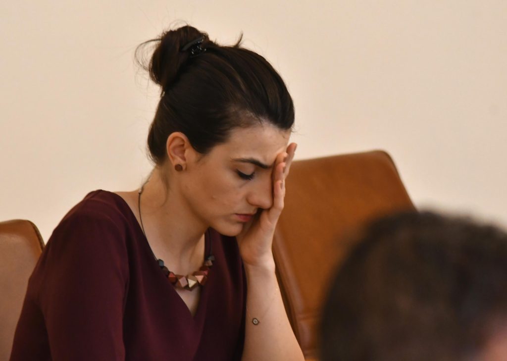 Лена Бориславова с голяма подлост вчера! Министър я направи на нищо, мустаците й виснаха от срам преди да си легне