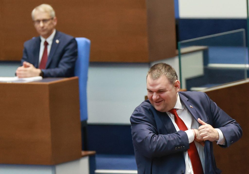 Екс-лидер на СДС след случилото се днес с Делян Пеевски и защо вече унижава ПП и ДеБъ по график