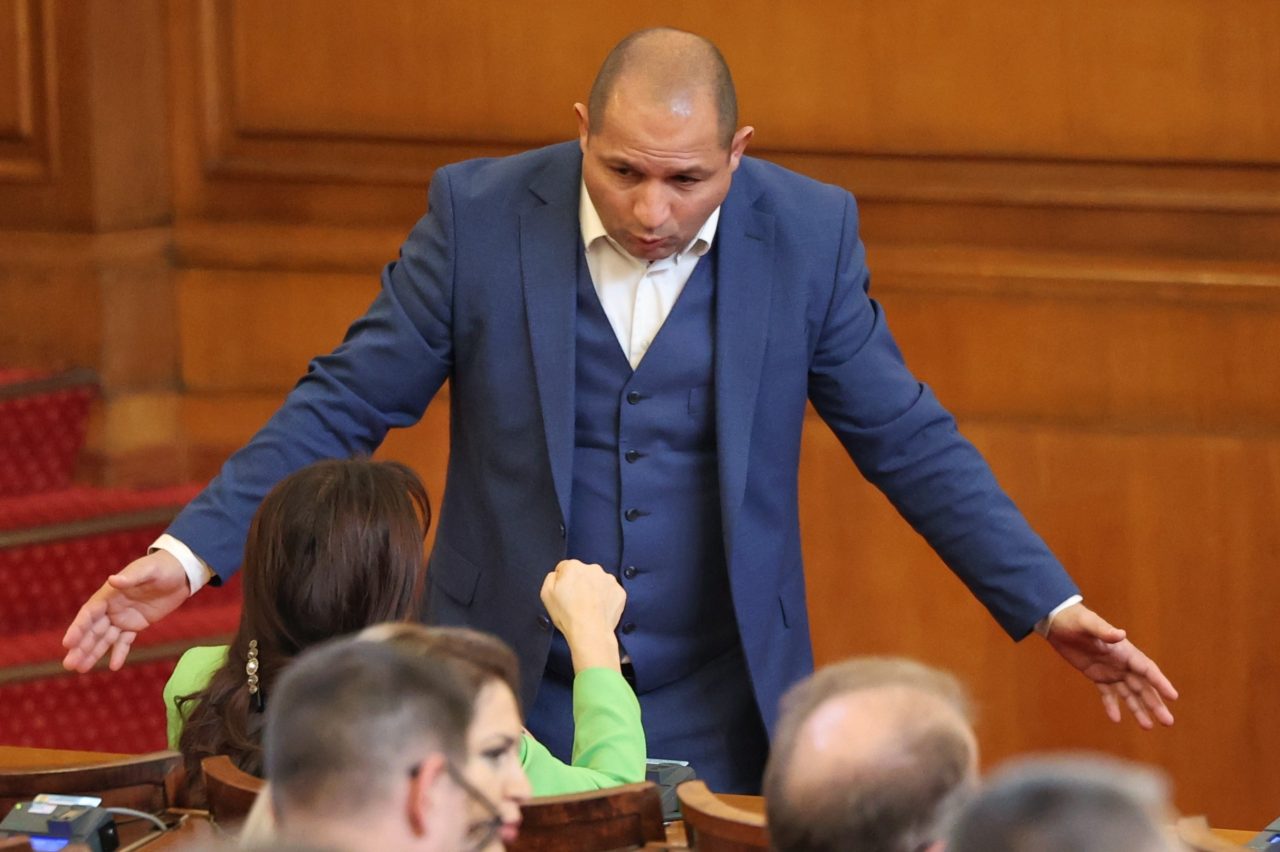Парламент - извънредно заседание Парламент - извънредно заседание