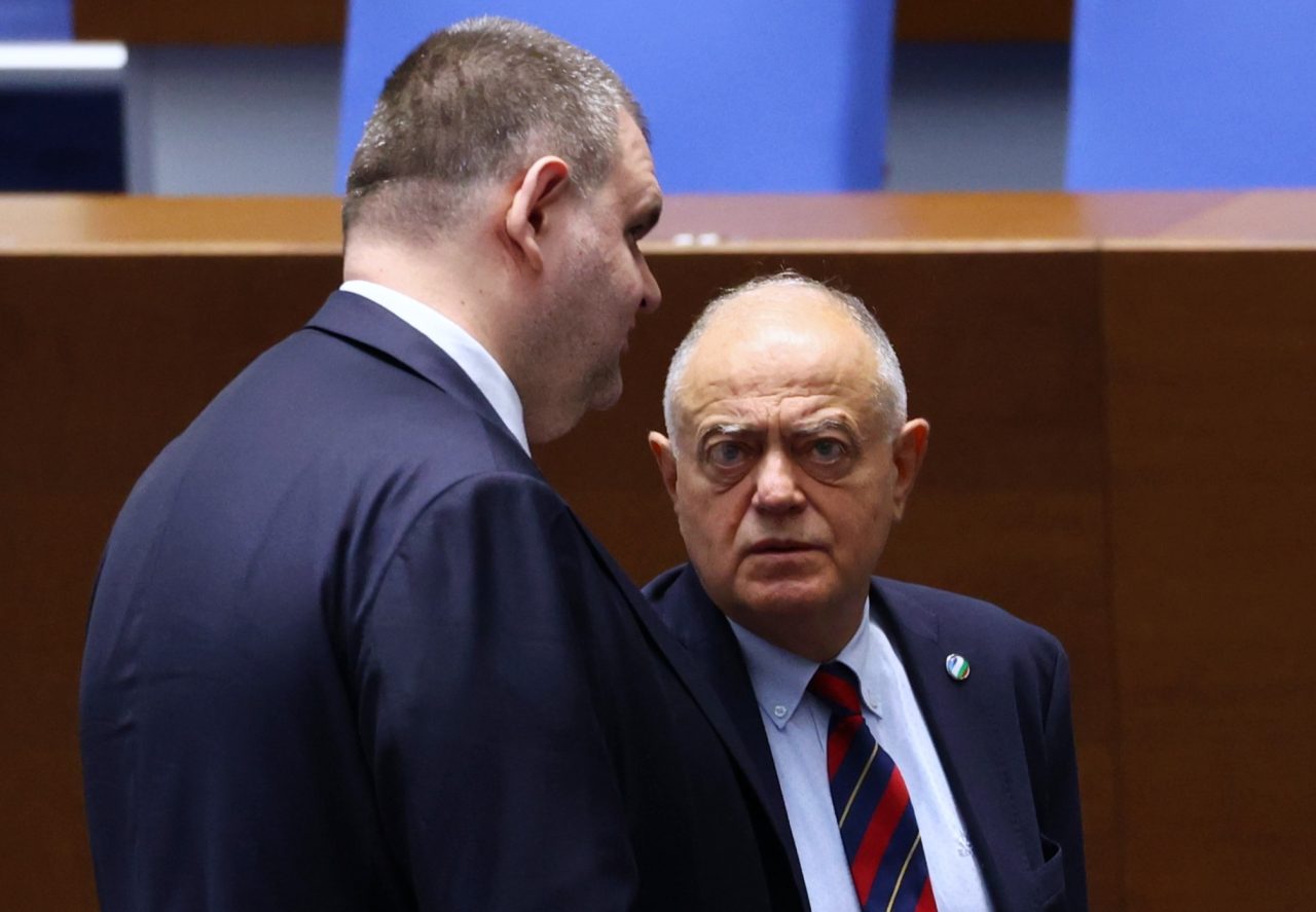 Парламент - заседание
