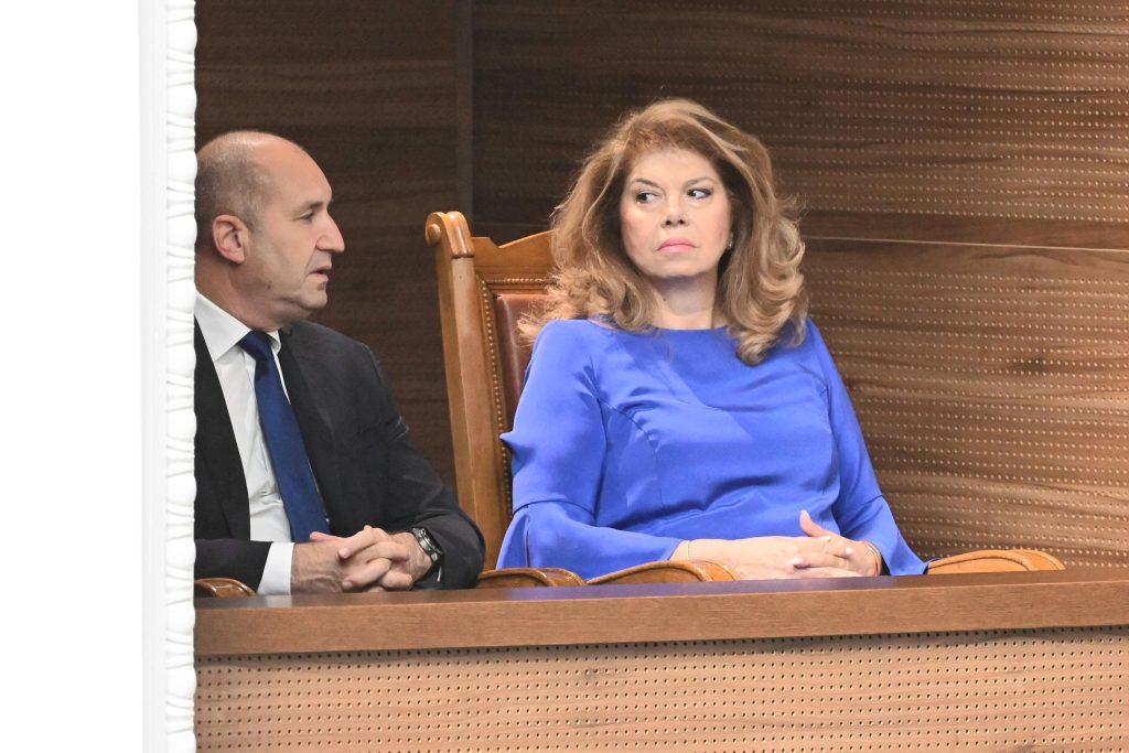 Има нещо гнило! Хем Илияна Йотова е на държавна издръжка, хем с мъжът й опукали миналата година половин милион