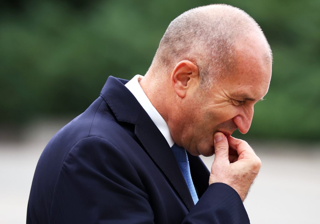 Разкатаха срамно Румен Радев: Страхлив болшевишки размирник, палячо! Не президент, а измамник