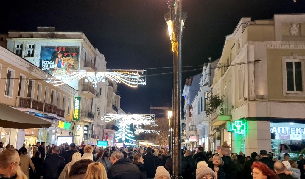 Времето тотално се побърква: Тази нощ ще е кучи студ, за Йордановден – истинска пролет