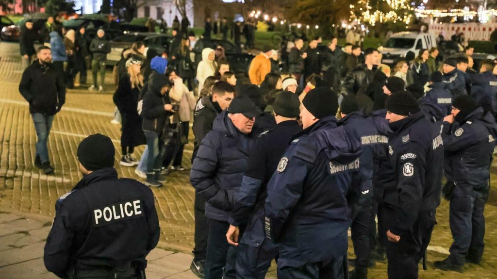 Акция срещу раздаването на пари на протестите! Отряд „Кобра“ нахлу в заложни къщи в София