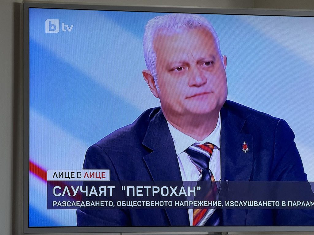 Заметоха пода на bTV с Цветанка Ризова: Удобна. Безкритична. Келнерка.