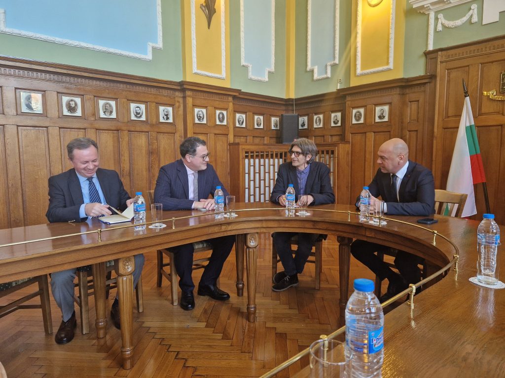 Посланикът на Косово у нас впечатлен от бизнес средата в Пловдив, призна го пред кмета