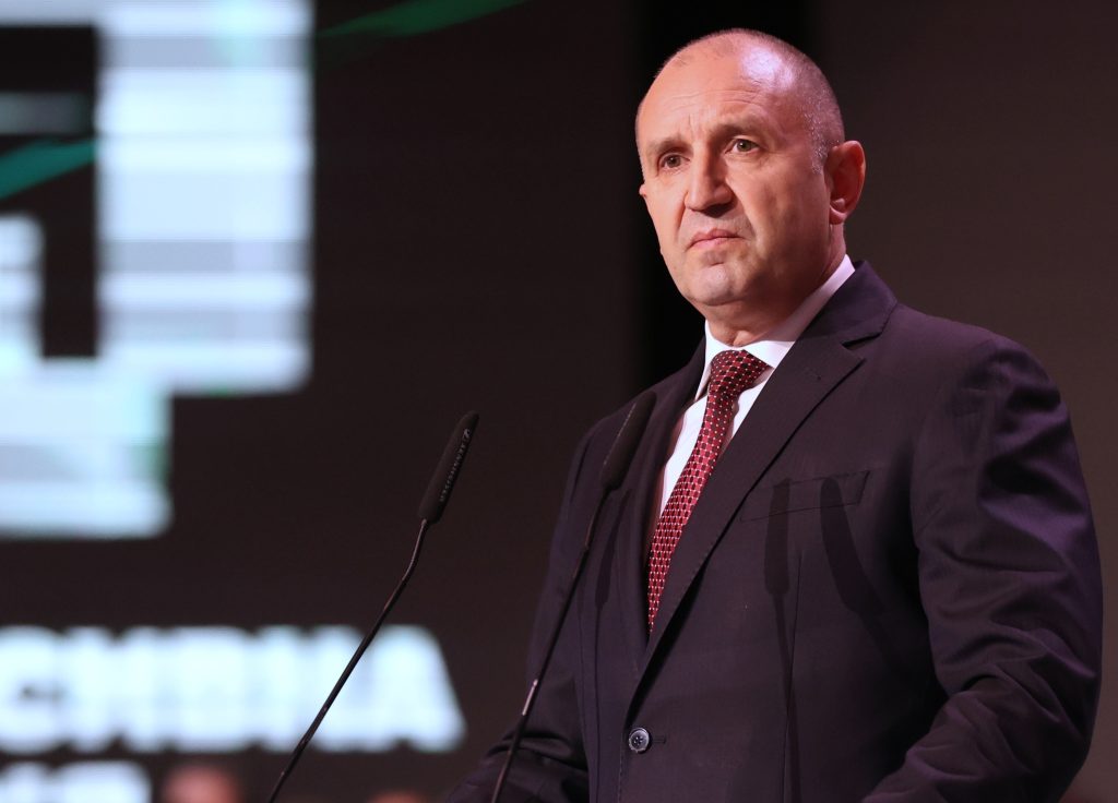 Румен Радев наистина е казал голяма лъжа! От Брюксел му извъртяха такъв шамар, че си изпусна партенките