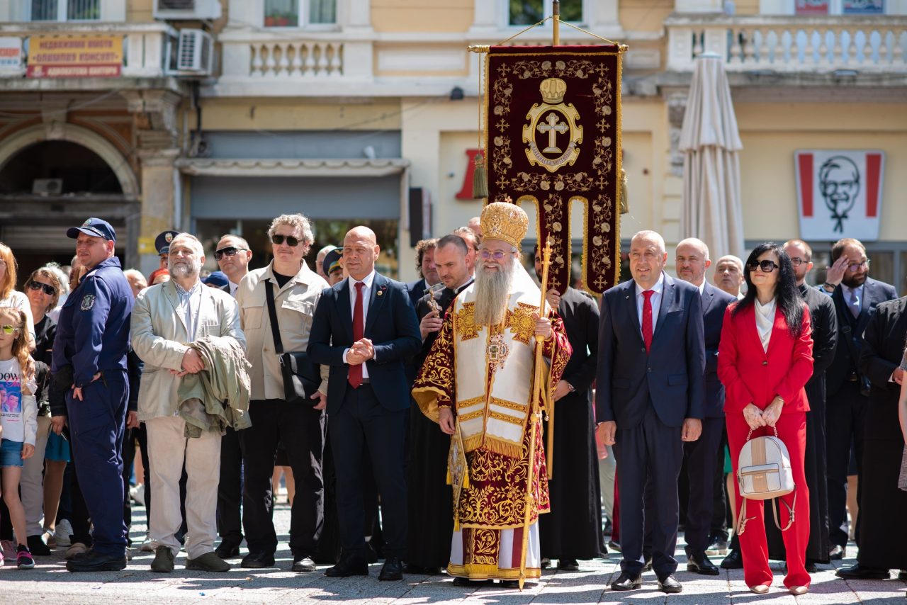 73