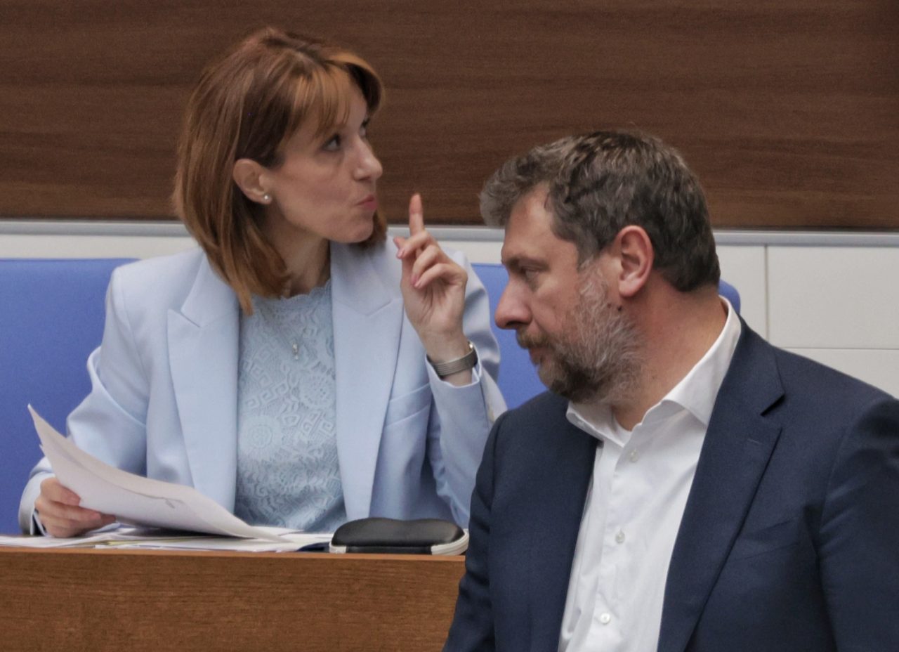 Парламент - извънредно заседание Парламент - извънредно заседание
